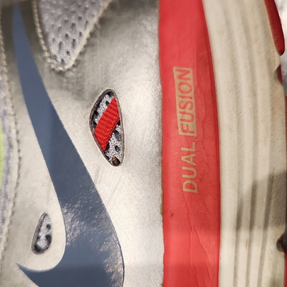 Nike Dual Fusion Women's sz 7.5 Sneakers - Picture 3 of 9